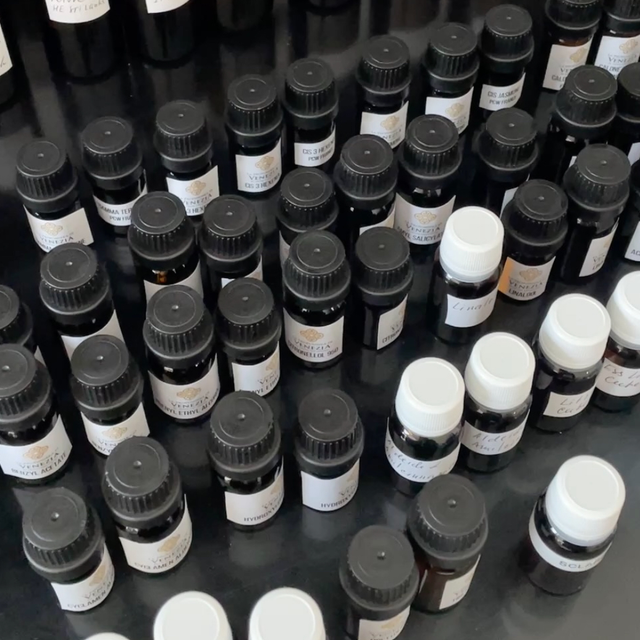 Kit di 50 ingredienti per profumeria – palette completa per formulare